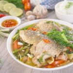 Canh chua là một món ăn truyền thống trong bữa ăn người Việt